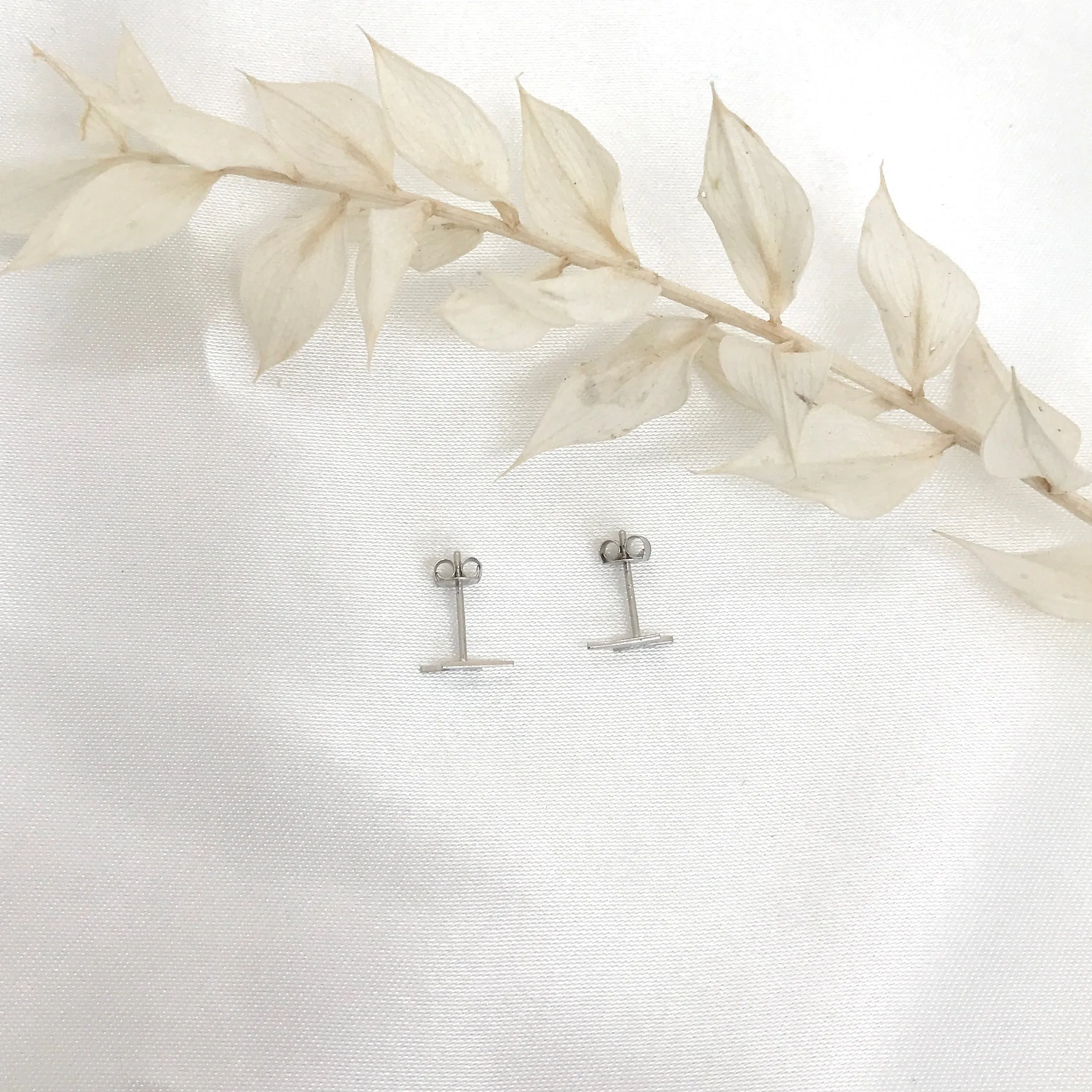 10k Gold Lightning Bolt Mini Stud Earrings