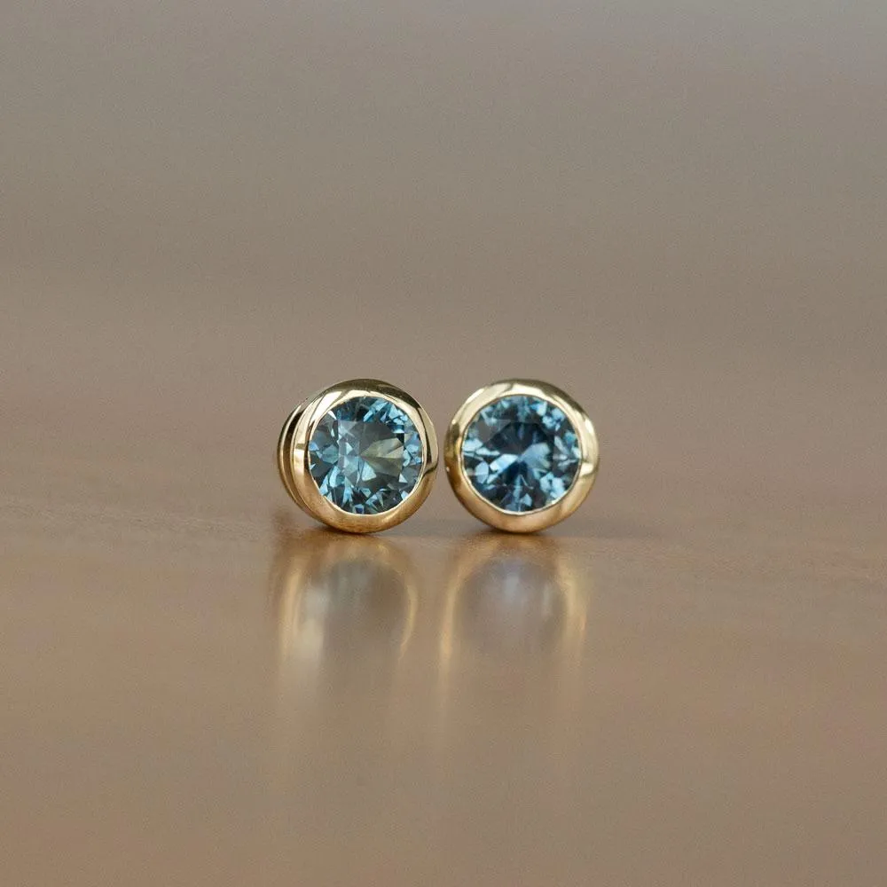 1.61ctw Round Montana Sapphire Yellow Gold Bezel Stud Earrings