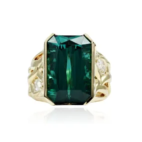 Jon Anderson 18K yellow gold seaweed ring containing a scissor cut tourmaline